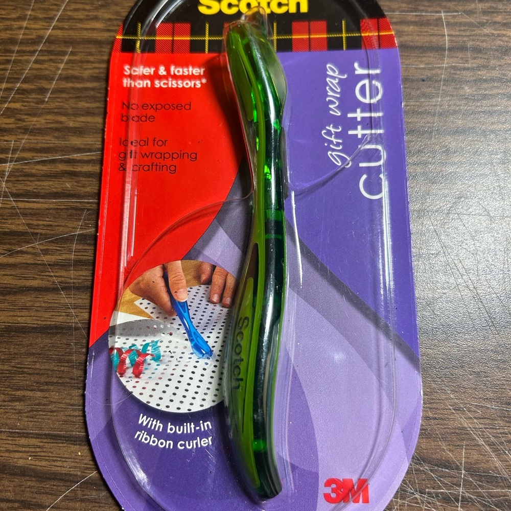 NEW Scotch Gift Wrap Cutter and Ribbon Curler Tool, Green, Safe & Fast Gadget